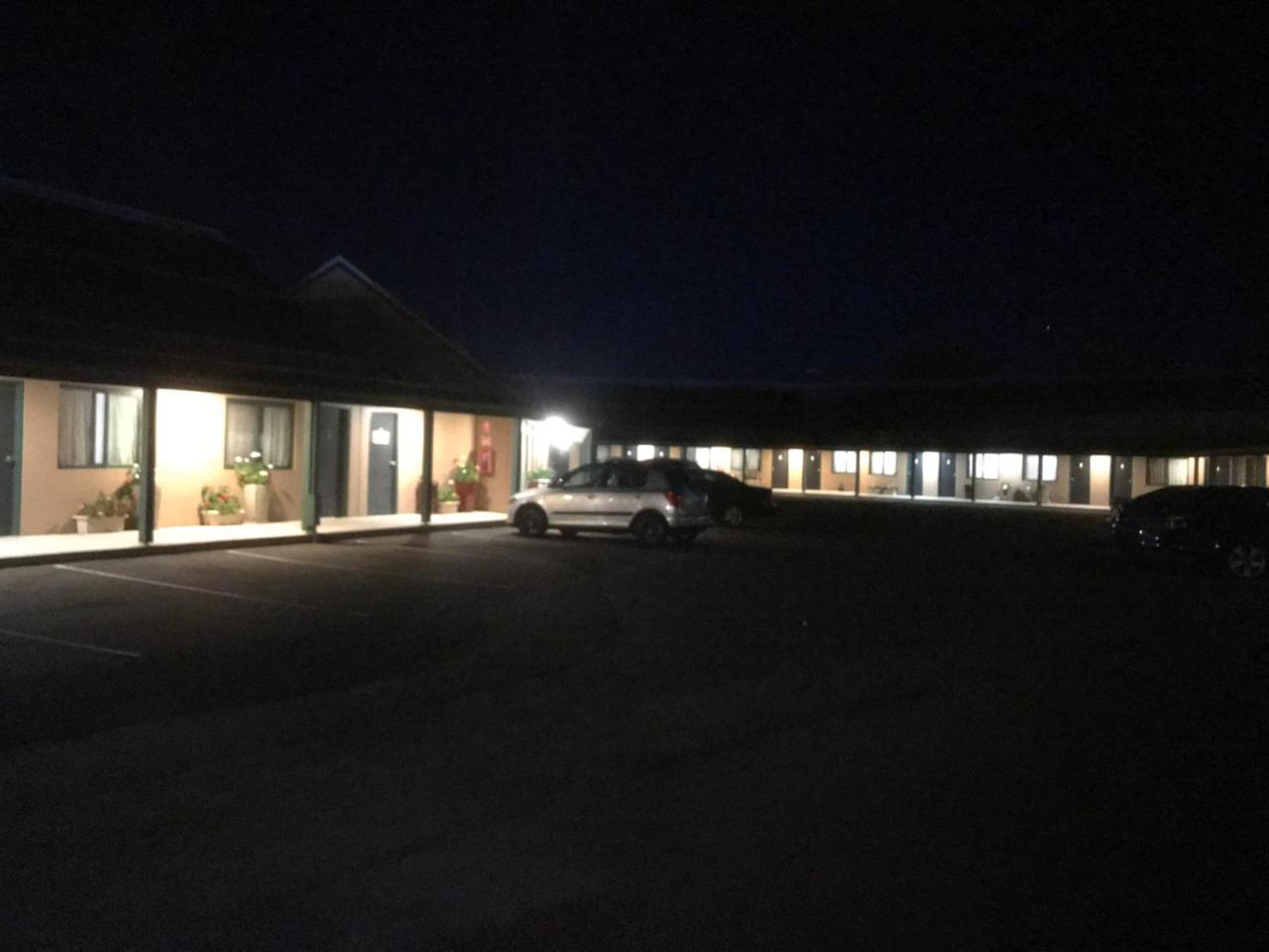 The Bakehouse Motel Goulburn Extérieur photo